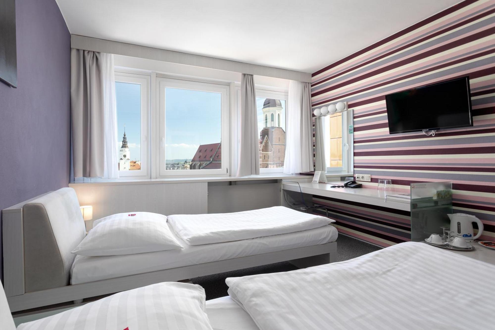 Hotel Koruna โอปาวา ภายนอก รูปภาพ