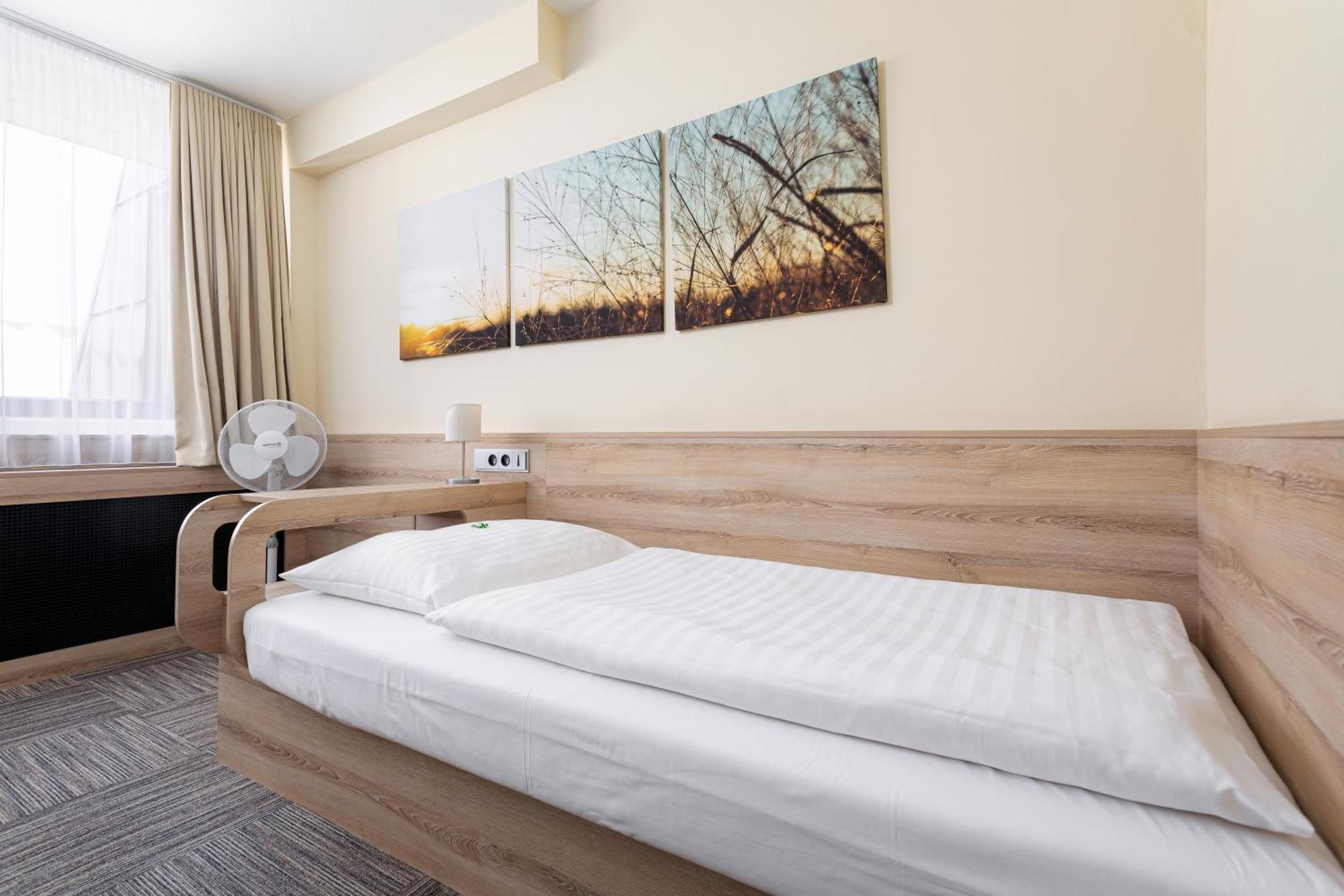 Hotel Koruna โอปาวา ภายนอก รูปภาพ